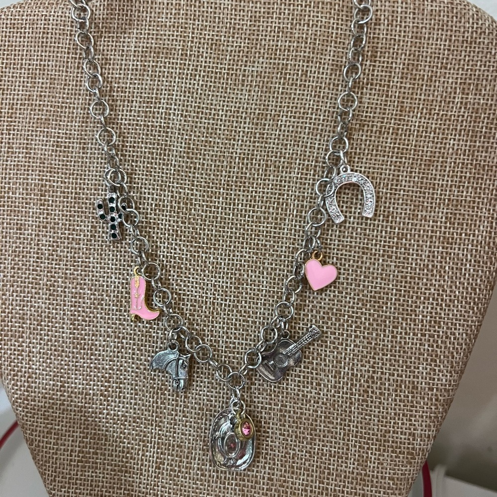 🎀 Cute Silver Western-themed Necklace 🎀